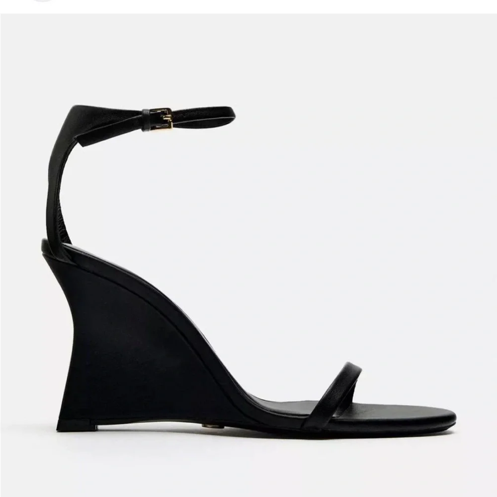 Zara SZ 40/9, black ankle strap wedge sandals .